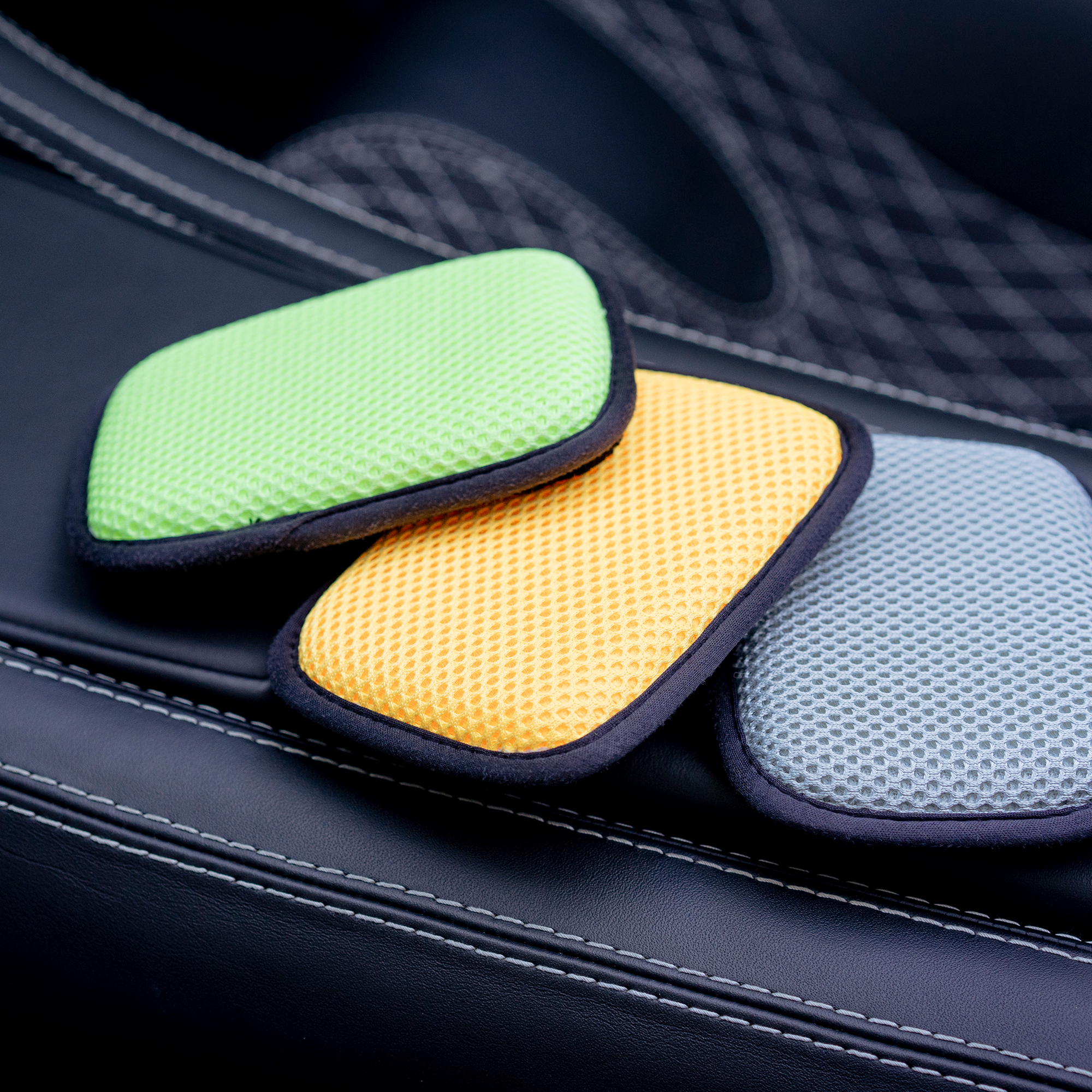 servFaces Scrubber Pad - чтобы все поверхности автомобиля, подлежащие обработке, были профессионально очищены, отполированы и загерметизированы